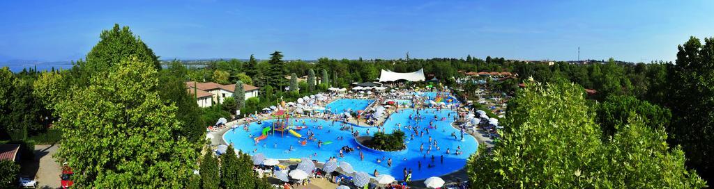 Camping Bella Italia Peschiera del Garda Esterno foto