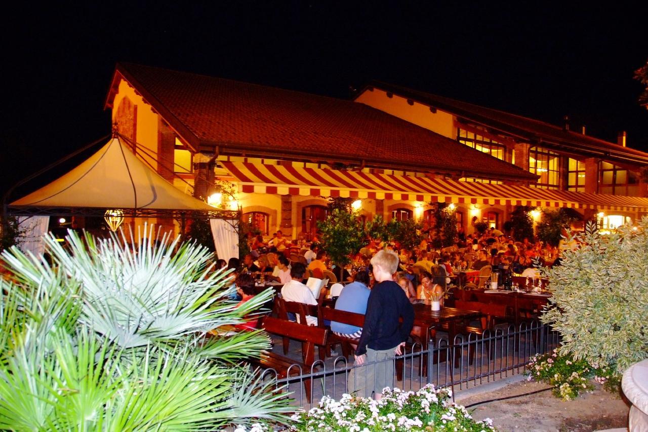 Camping Bella Italia Peschiera del Garda Esterno foto
